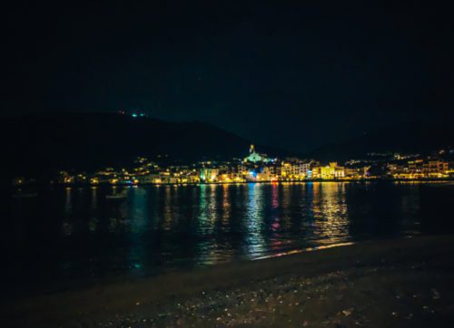What to do in Cadaqués beach at night in  Cadaqués