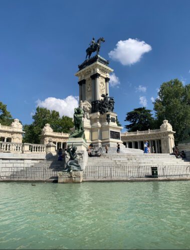 Madrid bucket list boats retiro renting boats