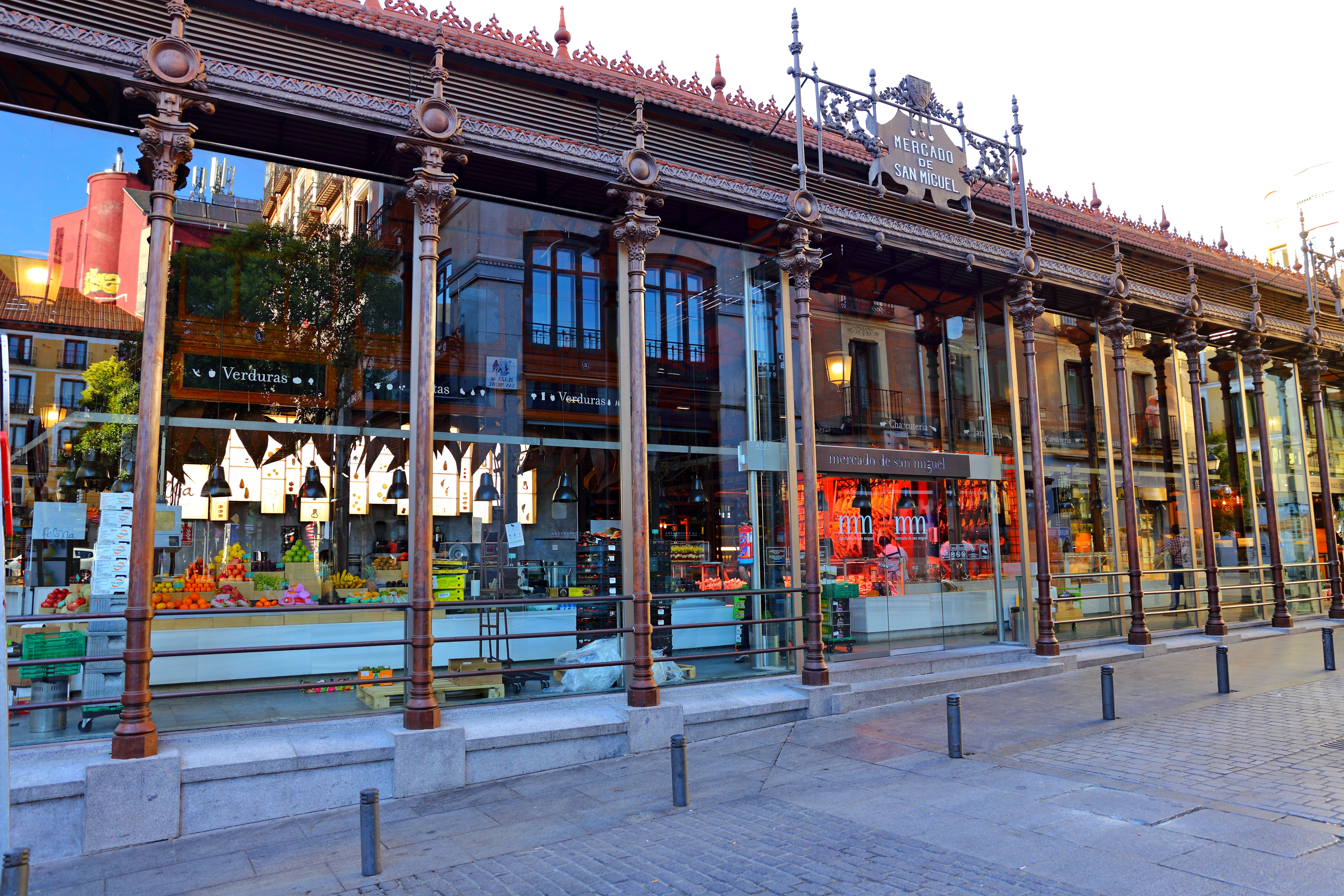 mercado de san Miguel solo travel madrid guide