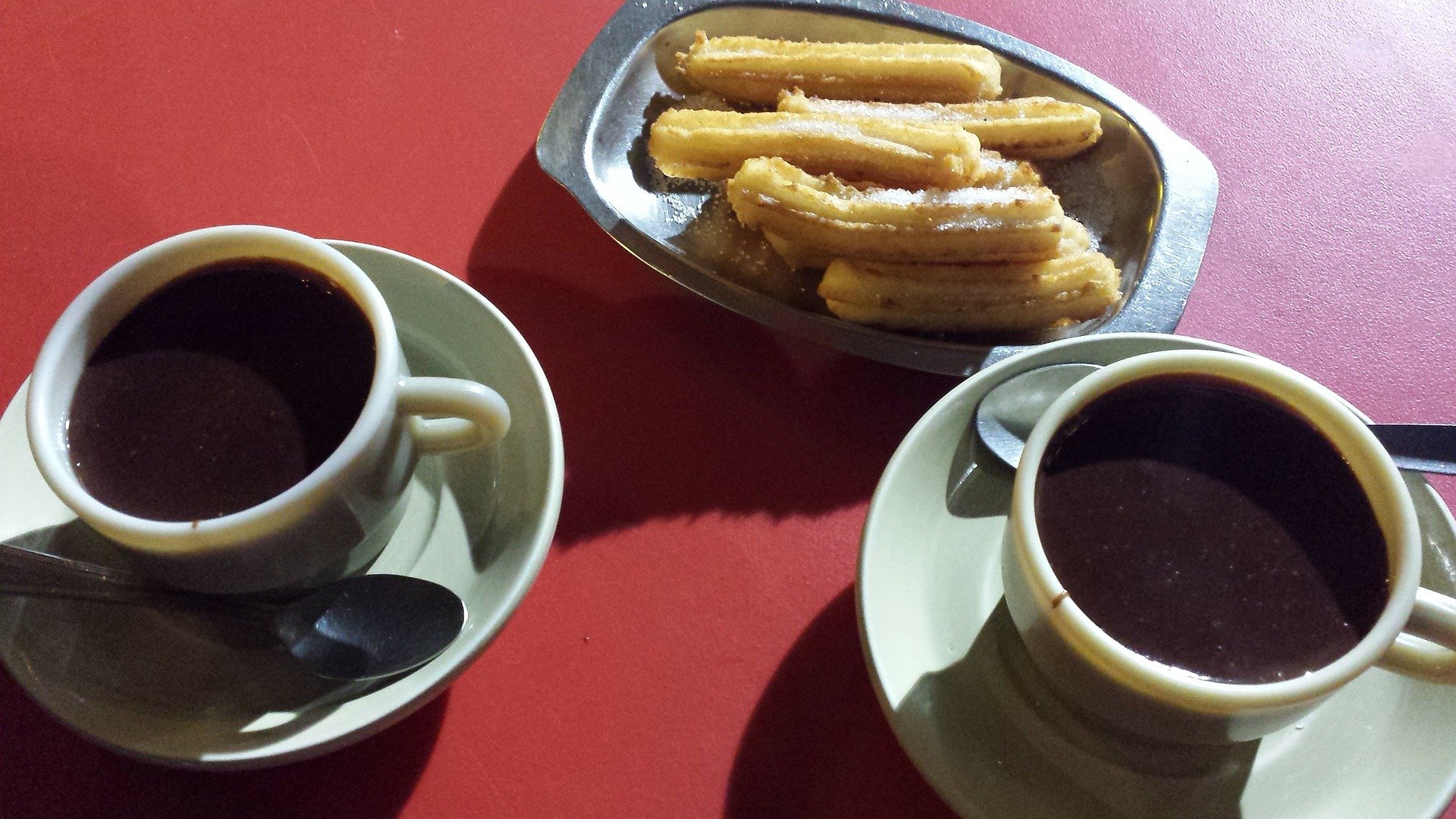 memberi tip di churros spanyol suatu hari di Malaga menghabiskan 2 hari di madrid mengunjungi madrid sendirian churros con chocolate