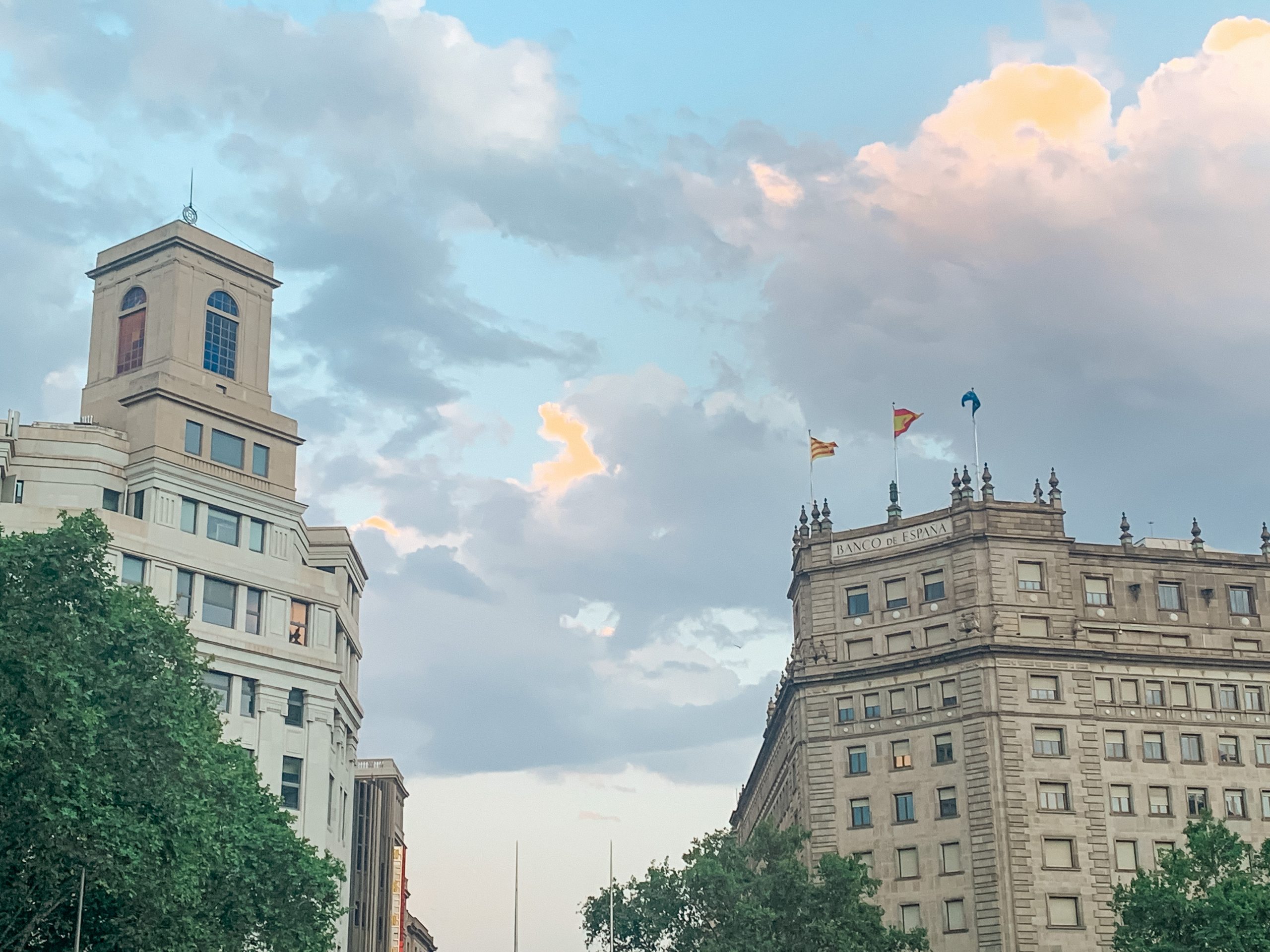 self guided walking tour barcelona end at plaza cataluña