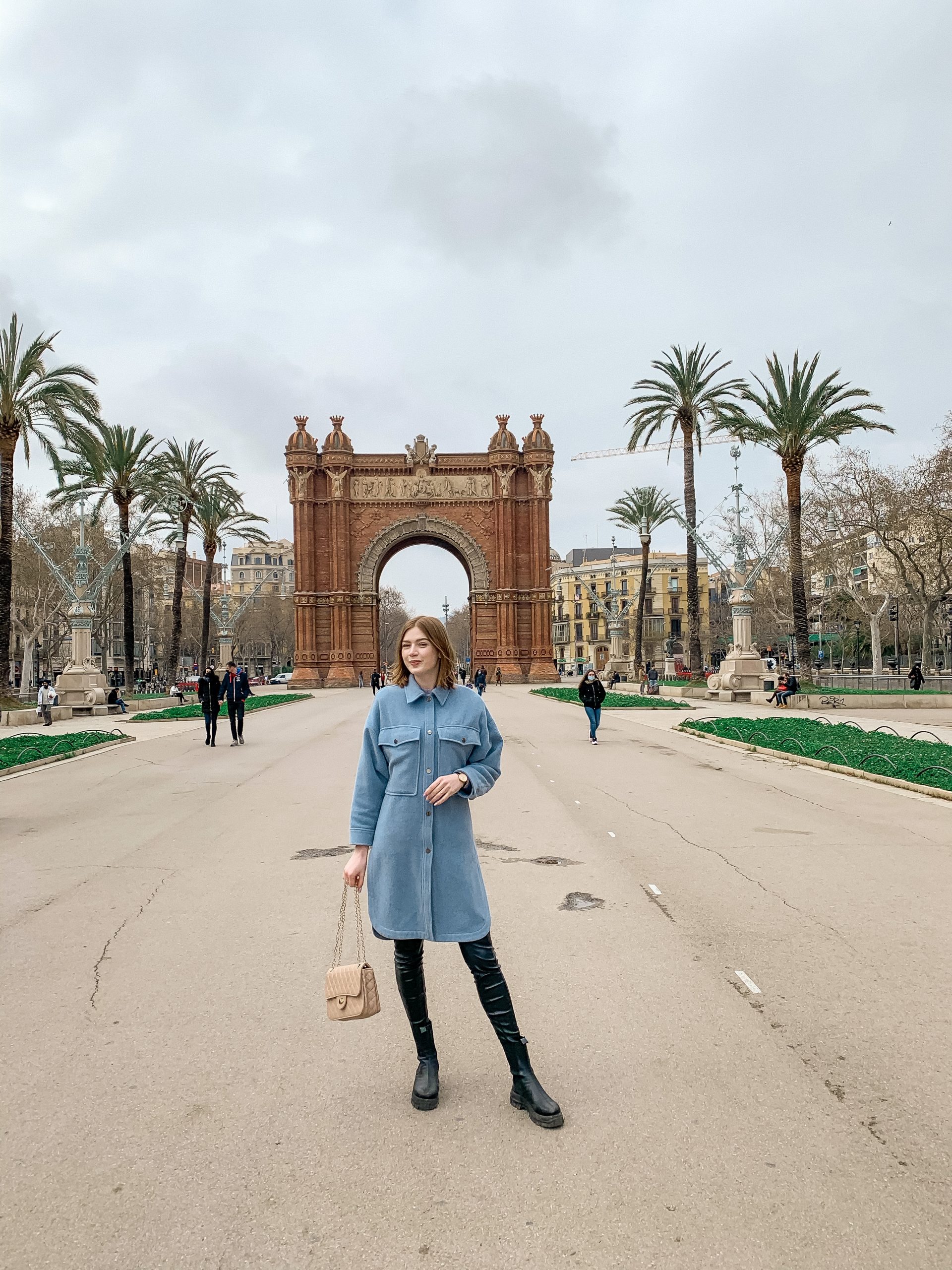 self guided walking tour in Barcelona arc de Triomf 