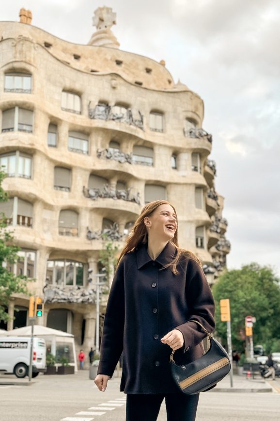 Casa Milá facade la pedrera barcelona bucket list barcelona at night Passeig de gracia 3 days in barcelona self guided walking tour barcelona gaudi building map