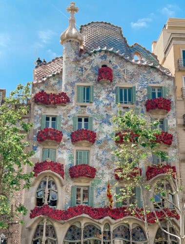 casa batllo famous buildings in barcelona 3 days in barcelona passeig de gracia fun facts about spain self-guided walking tour of barcelona