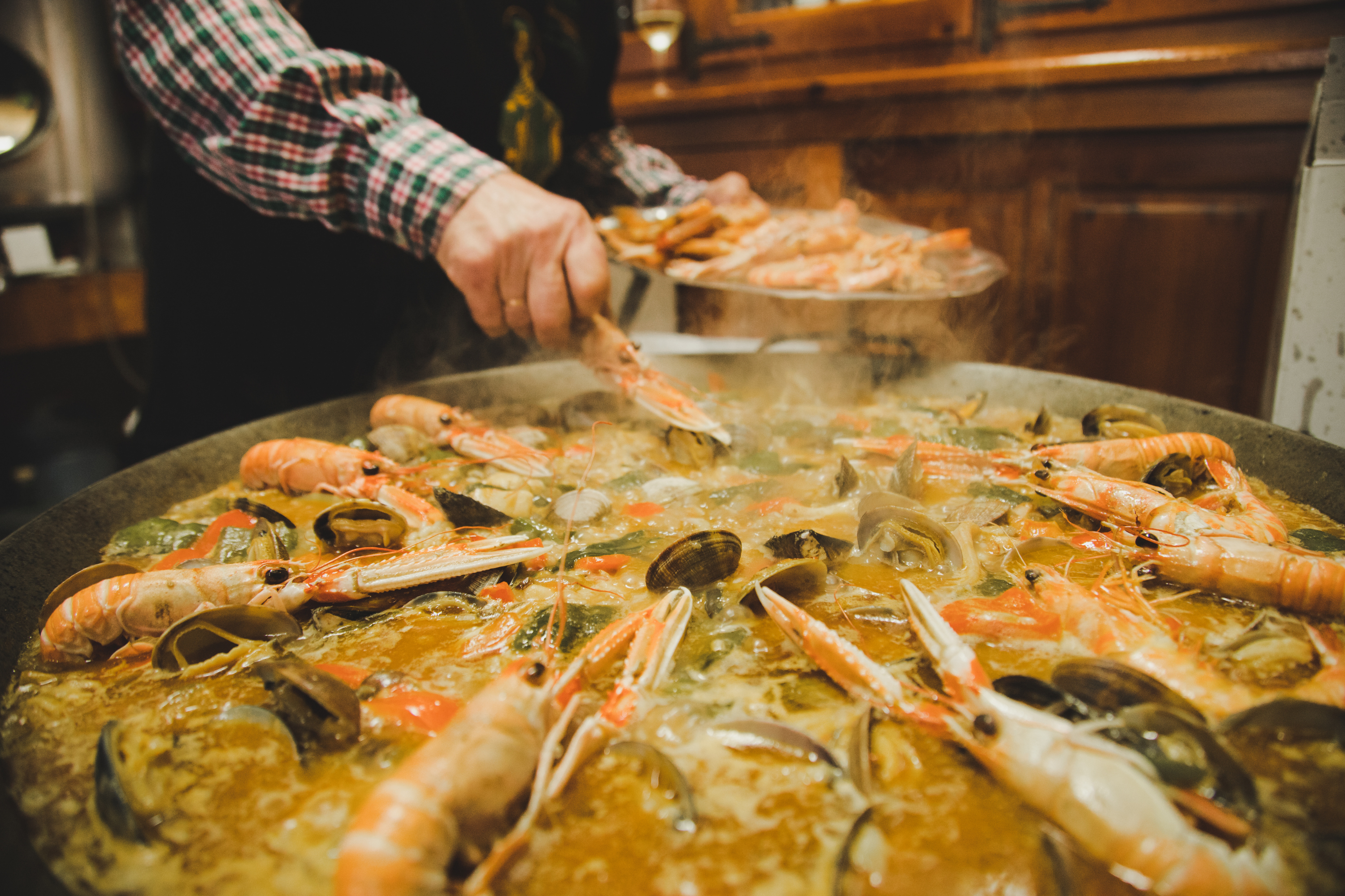romantic things to do in Barcelona paella cooking class barcelona food guide