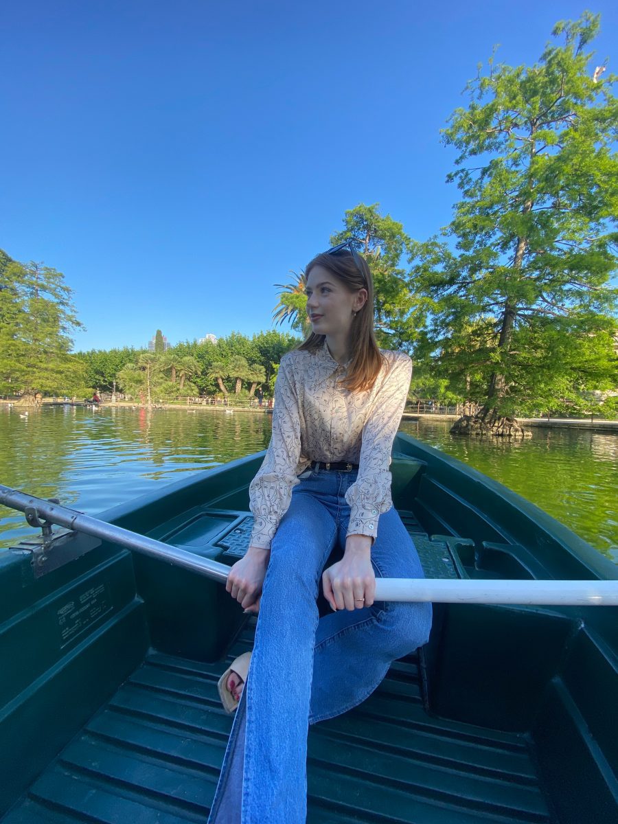 romantic things to do in Barcelona barcelona instagram spots parc de la ciutadella rowing boats