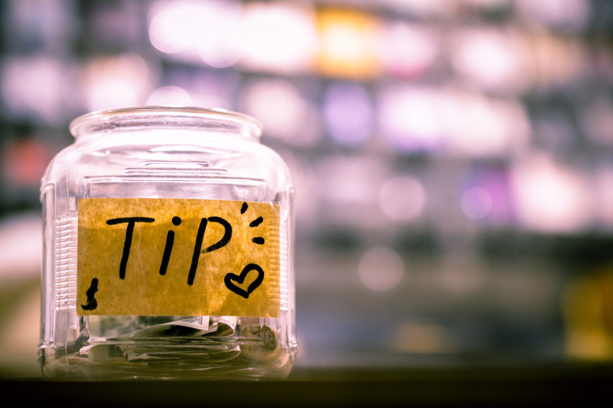 how-much-should-you-tip-housekeeping-a-travel-tipping-guide