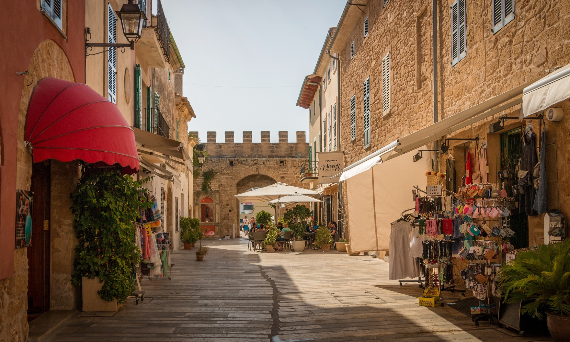 things to do in Alcudia market