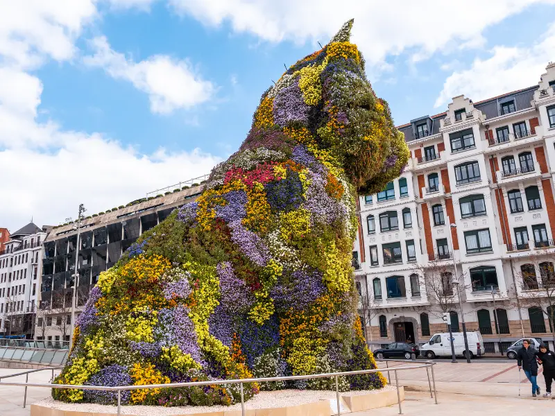 one day in bilbao Guggenheim puppy with flowers