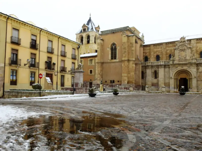 Does it snow in Spain Leon